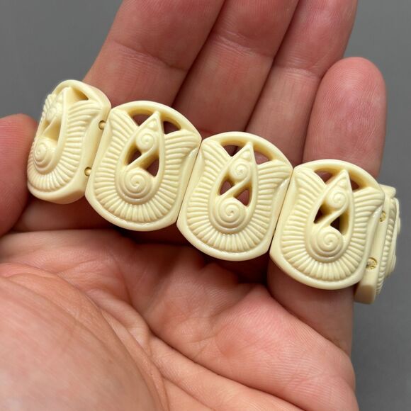 Avon Gracious Tulips Bracelet 1982 Vintage Celluloid Carved Plastic Stretch 7" - Picture 3 of 7